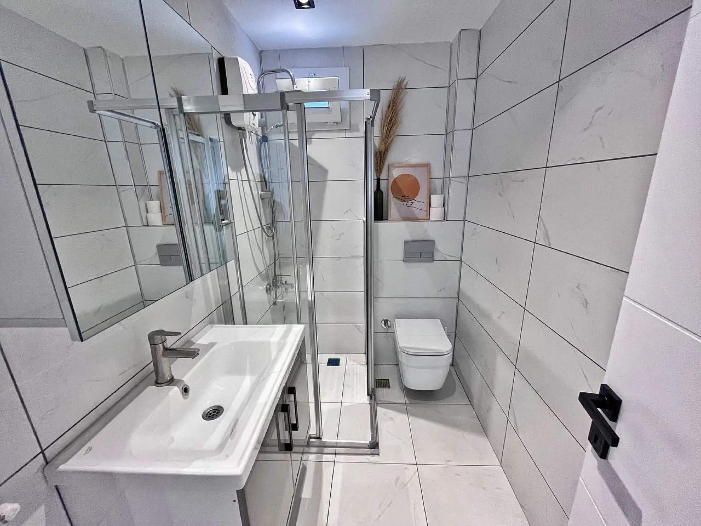 Shower room with a glazed shower cabin